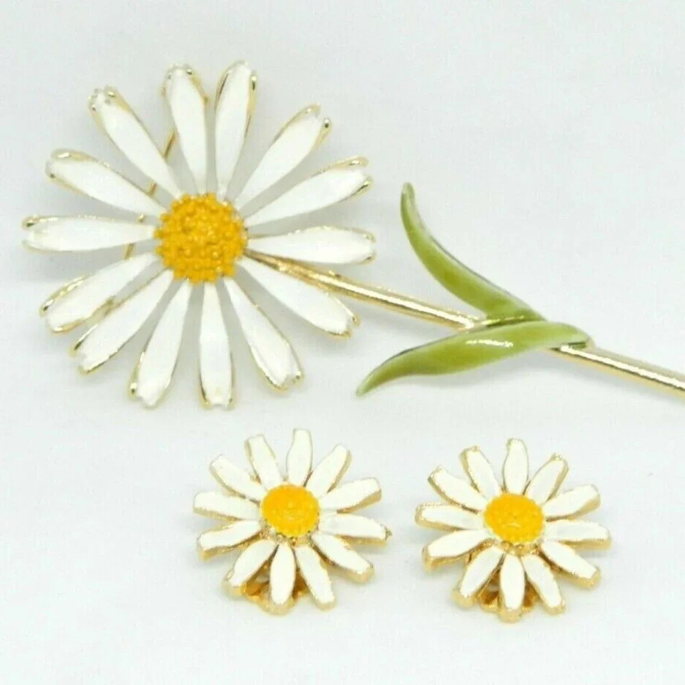 Daisy Flower White Yellow Green Enamel Flower Set